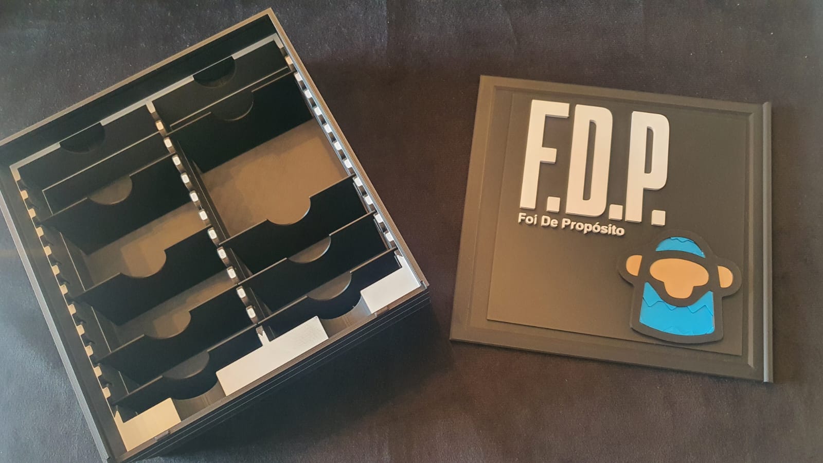 Caixa – F.D.P. - Galeria